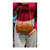 Bolsa Feminina Baguette Santa Lolla Logo Alto Relevo