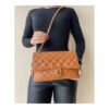 Bolsa Feminina Matelasse Classica Corrente Dourada Couro
